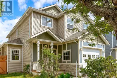 Properly Designed, Well valued, Ready to Move-In! Centrally located but on a quiet no-through street...