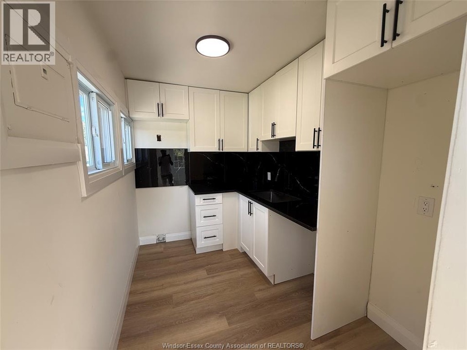 643 PIERRE Unit# 3 Windsor, Ontario 5
