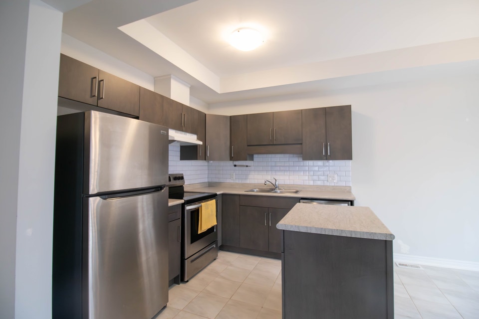 501 Julia Dr, Welland - 4 Bedroom Townhouse 3