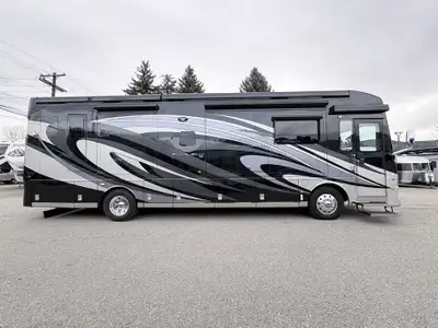 Step into modern luxury with this beautifully maintained 2019 Dutch Star 3736. Designed for comfort...