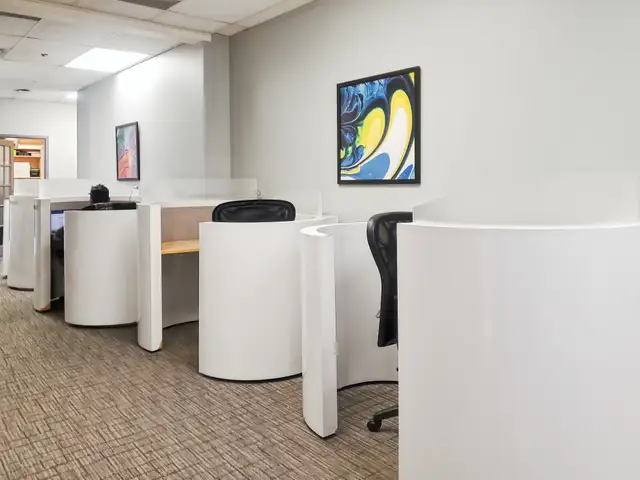 Flexible office memberships in Glen Abbey in Commercial & Office Space for Rent in Oakville / Halton Region - Image 18