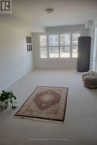 Move-in ready with carpet and a finished washroom. Prime Retail/Office Space for Lease for small bus...