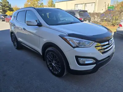2014 Hyundai Santa Fe 2.0T SE 88,780 km No Accidents Very clean, low mileage SUV in excellent condit...