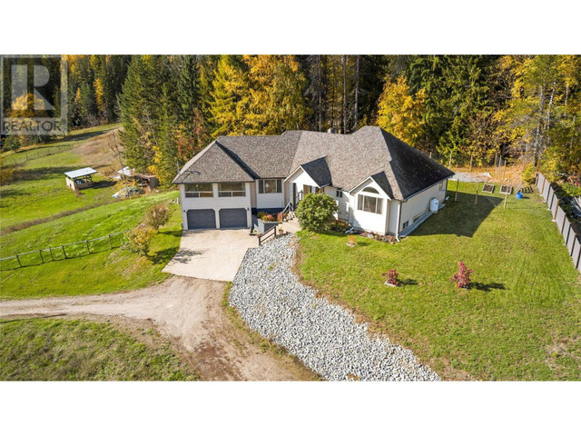 627 Grandview Bench Road SE Salmon Arm, British Columbia in Houses for Sale in Vernon - Image 2