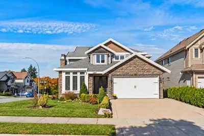 Welcome to this stunning custom built home in the desirable Aberdeen neighbourhood of Abbotsford! Of...