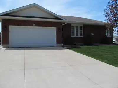 919 St. George Street, Port Dover, Ontario (outside of Toronto). LOCATION! LOCATION! BRIGHT, OPEN CO...