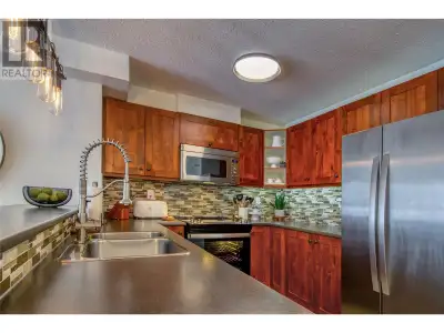 For the discerning buyer, a deluxe one-bedroom nested into Panorama's prestigious Summit building, o...