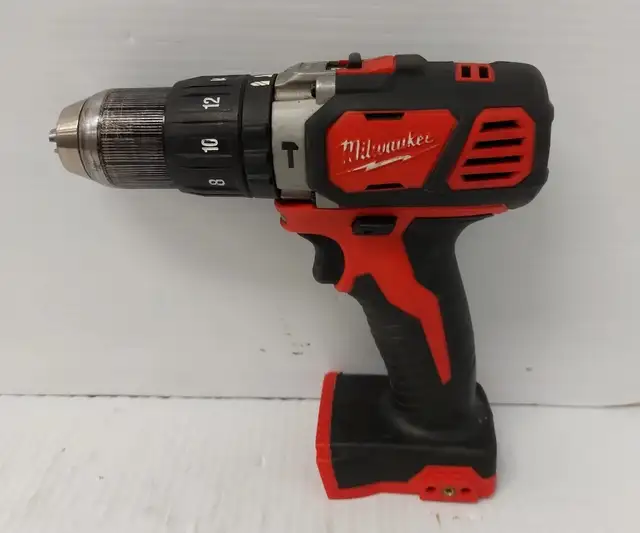(92074-2) Milwaukee 1/2 Hammer Drill in Power Tools in Calgary - Image 3