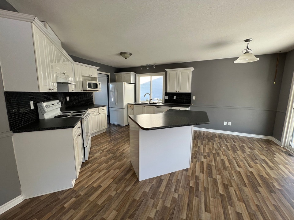 3 Bedroom Upper in McKinley Heights! 1
