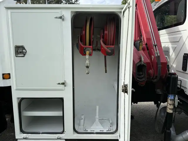2008 International DuraStar 4300 with Amco Veba Crane and 8 Foot in Heavy Trucks in Regina - Image 43