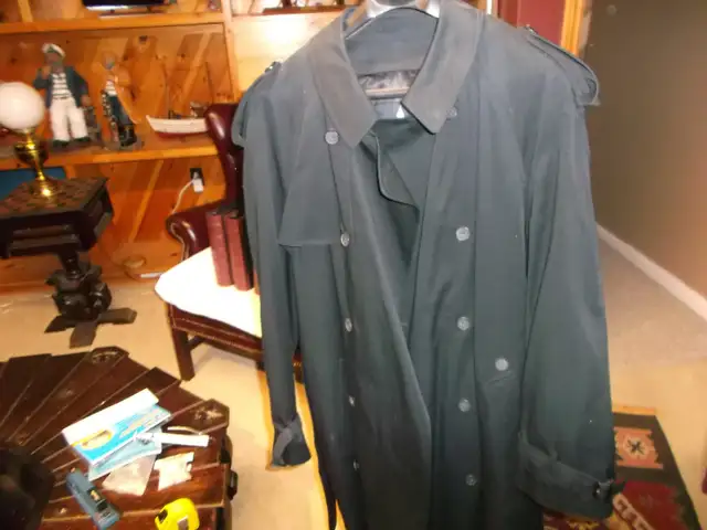 4 NEW MILITARY TYPE JACKETS AND TOP COAT in Men's in Belleville - Image 4