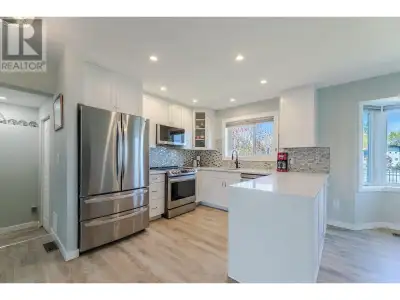 STUNNING 3 bed 3 bath family home in a CENTRAL location near schools, parks, and town amenities is w...