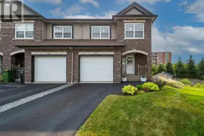 Welcome to this immaculate end-unit townhouse in the highly sought-after Russell Lake West community...