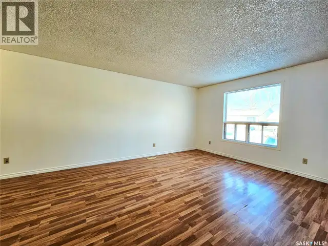 242 - 244 Wakabayashi WAY Saskatoon, Saskatchewan in Houses for Sale in Saskatoon - Image 6