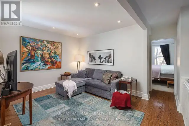 UPPER - 18 PAPE AVENUE Toronto (South Riverdale), Ontario in Long Term Rentals in City of Toronto - Image 6