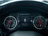 Welcome to 400 Chrysler Dodge Jeep Ram. POWER DUAL-PANE PANORAMIC SUNROOF -inc: LED Dual Dome Readin... (image 3)