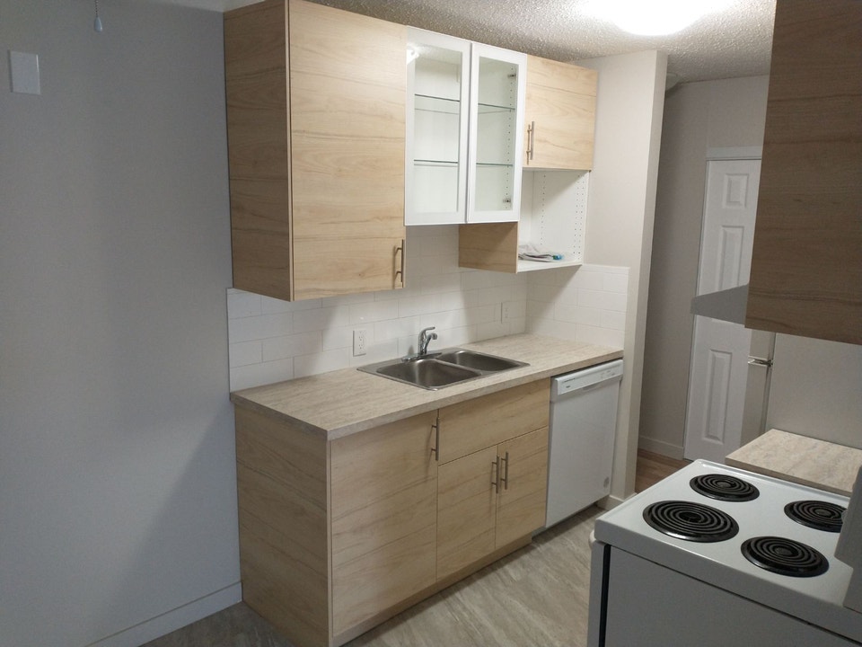 10966 124 ST-Affordable Luxury 124 St-1&2 BDR- 1/2 MONTH FREE!! 2