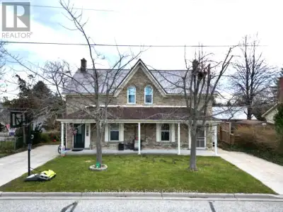 What a great investment opportunity in the heart of Kincardine. Working in the area? One side is cur...