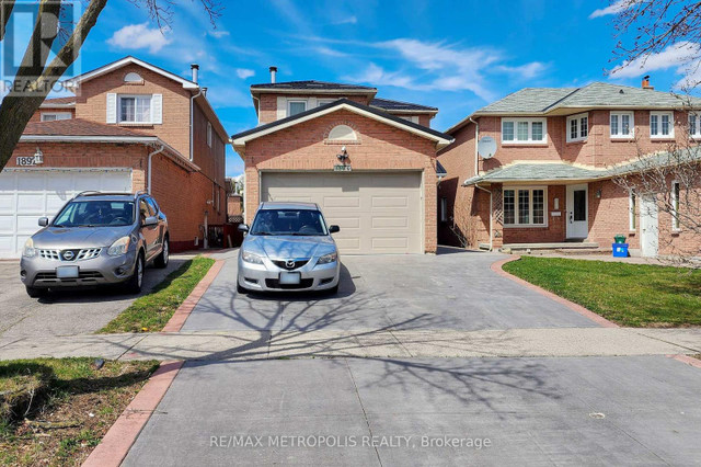 1894 LARKSMERE CRT Pickering, Ontario in Houses for Sale in Oshawa / Durham Region - Image 2