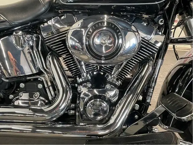 2014 Harley-Davidson Heritage Softail Classic CANADIAN HARLEY/ST in Sport Touring in North Bay - Image 14