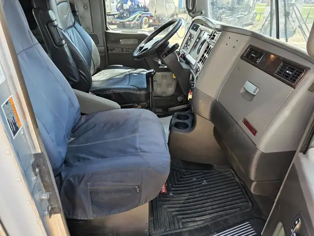 2014 KENWORTH T800 in Heavy Trucks in Saskatoon - Image 58