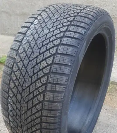 1 x 315/30/22 PIRELLI scorpion WINTER tire 95 % tread left Dot2024 good condition for bmw x5 bmw x6...