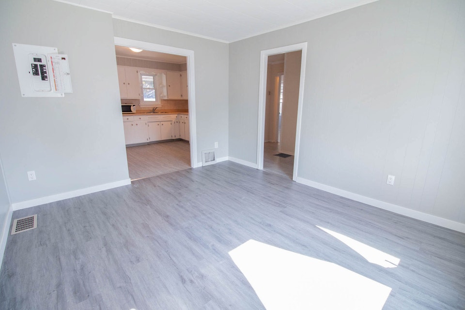 58 Churchill Ave, Welland - 2 Bed Main unit with Loft 3