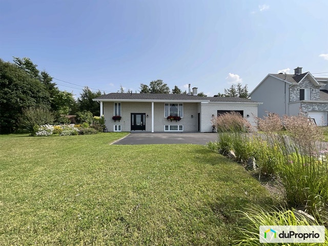 $439,000 - Bungalow for sale in Rimouski (Pointe-Au-Père) — photo 1