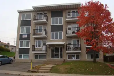 418-655-8281 À voir au 2790 rue Gaspard appartement #2, beau 4 1/2 situé au demi sous-sol d'un immeu...