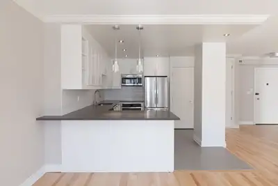 Akelius one bedroom apartment for rent. Located near Sherbrooke in the Downtown - McGill neighborhoo...