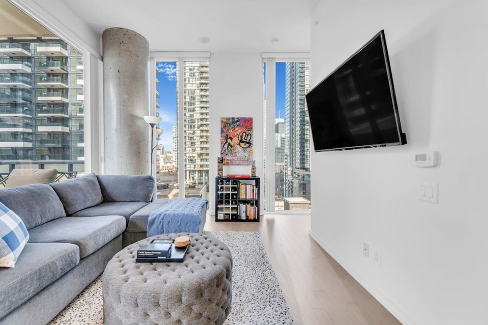 Wellington Place, 1 bedroom, by blueground- TOR1388891P 3