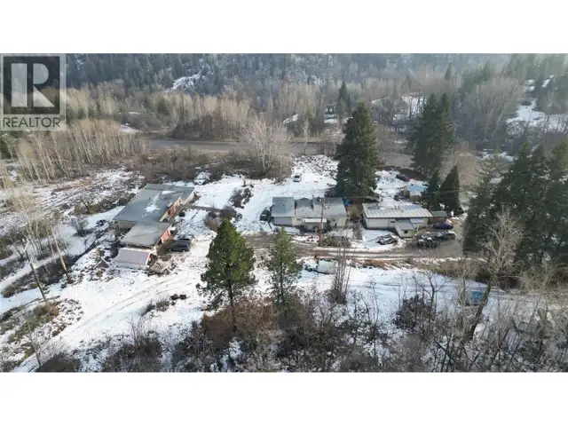 1381 3B Highway Warfield, British Columbia in Houses for Sale in Nelson - Image 2