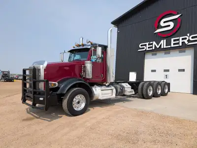 2017 Peterbilt 367 Tri Drive Cab and Chassis KMS: 509,467 HRS: 11,859 Engine: Cummins 550HP ISX (Fac...