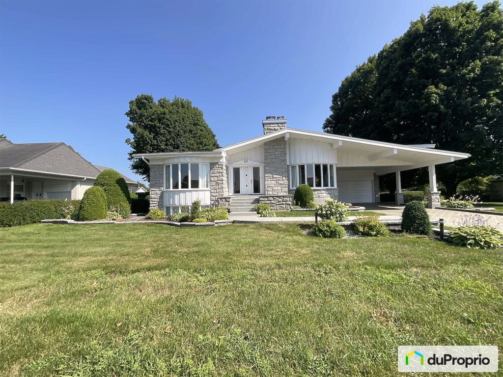 $579,000 - Bungalow for sale in Ste-Marie — photo 1