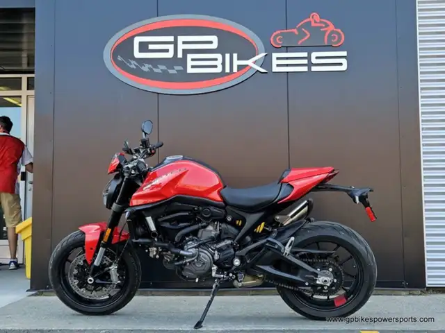 2023 Ducati Monster + Ducati Red in Sport Bikes in Oshawa / Durham Region - Image 6