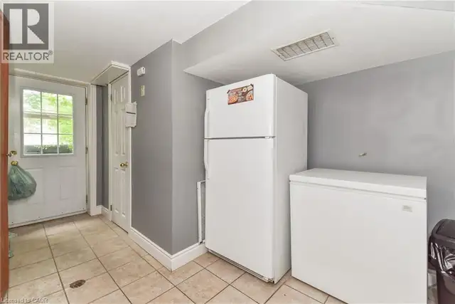 166 ELGIN Crescent Waterloo, Ontario in Long Term Rentals in Kitchener / Waterloo - Image 15