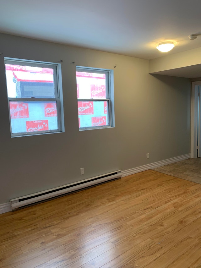 Bachelor Apartment 242 Regent Street December 1! Long Term Rentals