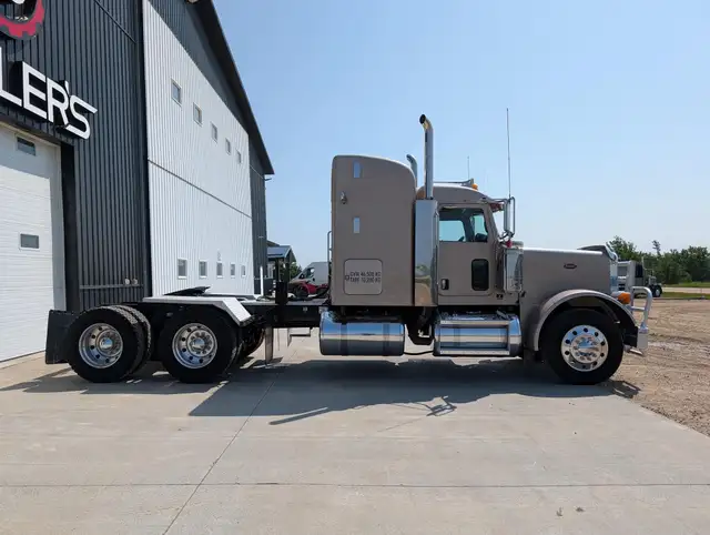 2006 PETERBILT 379 in Heavy Trucks in Kamloops - Image 4