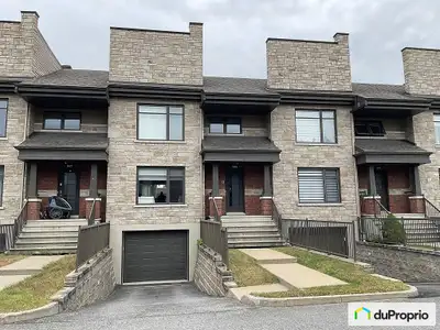 Maison de ville à vendre : Cette magnifique maison de ville sur 3 niveaux offre tout le confort et l...
