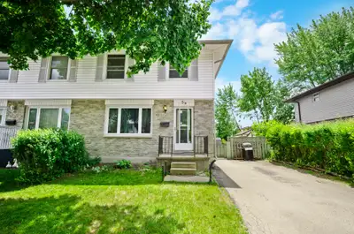 This spacious 3 bedroom, 2 bathroom semi-detached house with a finished basement is located in a fan...