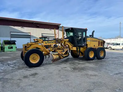 2004 Volvo G720B Motor Grader 8,142 Grader Hours 8,204 Engine Hours 5 Shank Scarifier Rear tires are...