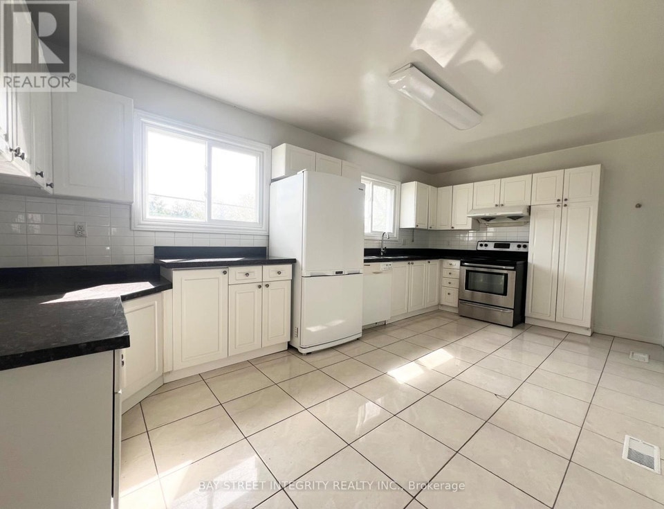 27 TOLLERTON AVENUE Toronto (Bayview Woods-Steeles), Ontario 4