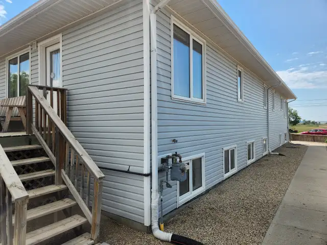 Weyburn SK,  Large 2 bedroom apt. - October 1st in Long Term Rentals in Regina - Image 3