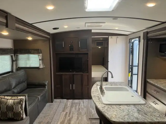 2019 Forest River SURVEYOR 285 IKLE in Travel Trailers & Campers in St. Albert - Image 13