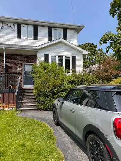 Spacious 4 bed room Town House with 2.5 baths