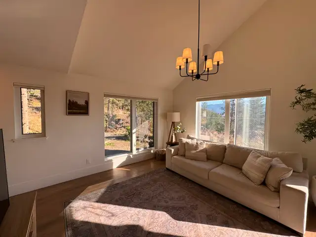 Beautiful 3 Bedroom + 2 Bathroom Home on 1.3 Acres – South BX, V in Long Term Rentals in Vernon - Image 5