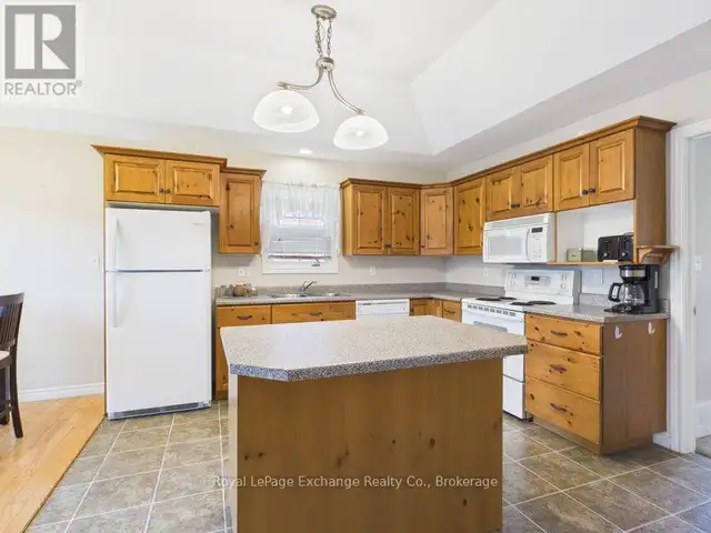 UPPER - 378 DUNCAN PLACE Kincardine, Ontario in Long Term Rentals in Owen Sound - Image 4