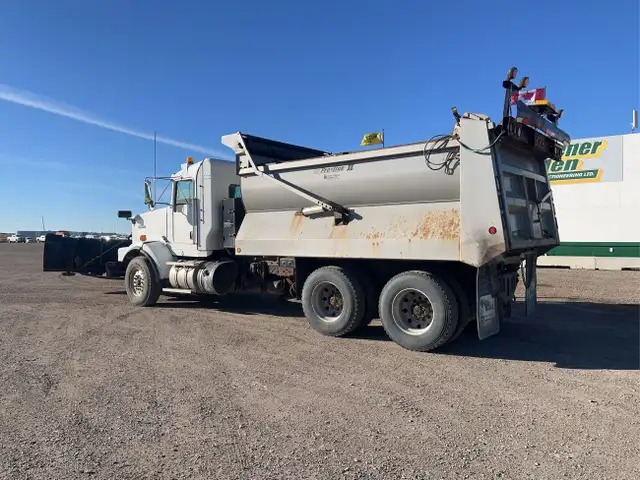 2016 Kenworth T800 in Heavy Trucks in Calgary - Image 4
