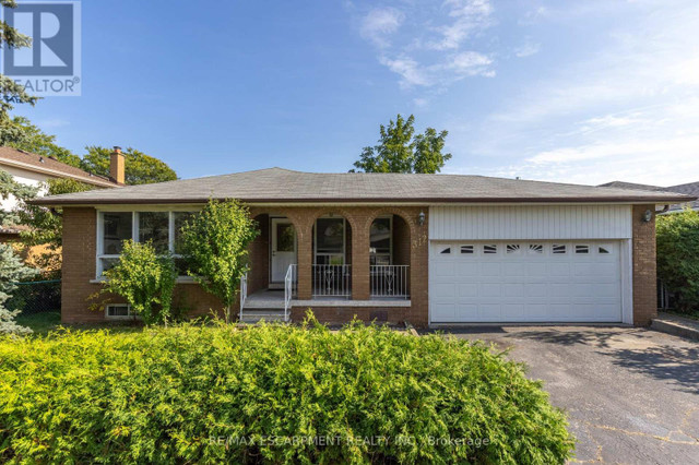 312 MARY STREET Oakville, Ontario in Houses for Sale in Oakville / Halton Region - Image 2