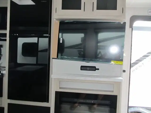 2026 EAST TO WEST DELLA TERRA 261RB-GREAT COUPLES LAYOUT!  in Travel Trailers & Campers in Ottawa - Image 17